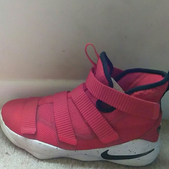 lebron james shoes soldier 11